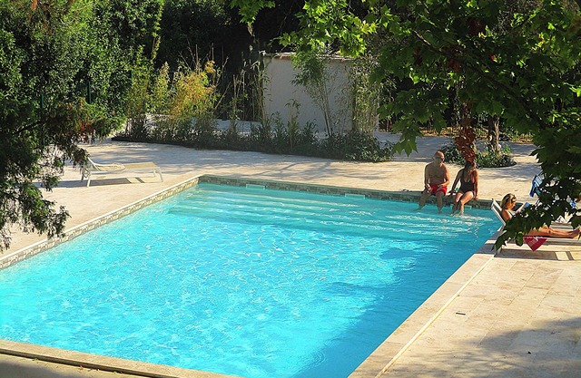 In Uzès, 93m² airco+private terrace, sw.-pool 9X9, WIFI, huge garden, very quiet