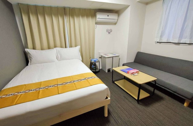 Incense Ueno Negishi 201 New and clean room, very convenient location.