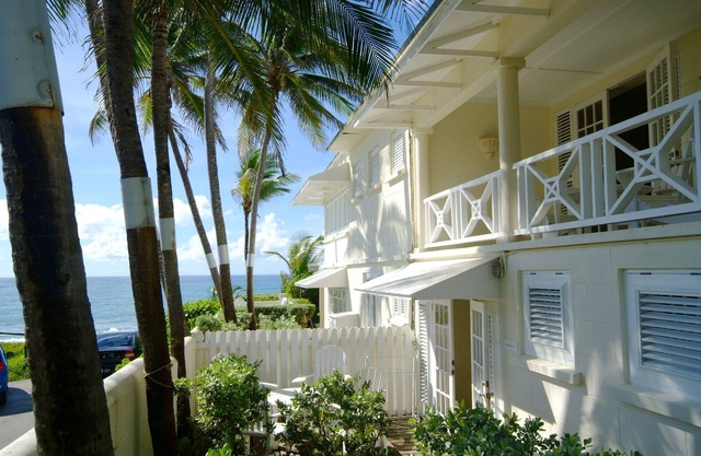 Inchcape Seaside Villas right on Silver Sands Beach - Garden Apartment