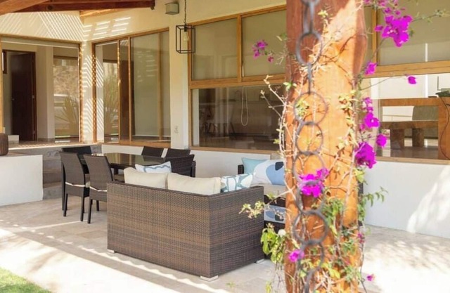 Increíble Propiedad con Inmenso Jardín y Alberca!