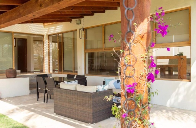 Increíble Propiedad con Inmenso Jardín y Alberca