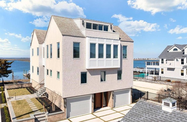 Incredible 6 Bedroom 6.5 Bath Home!