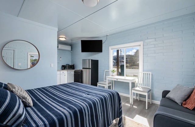 Incredible Central Rockaway Location, *Pet Friendly*, Patio, Walk to Beach and Downtown, Unit 1