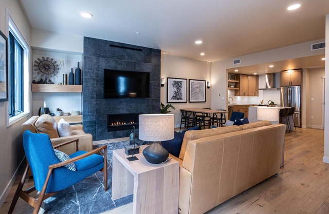 Incredible Condo in The Village|Convenient location