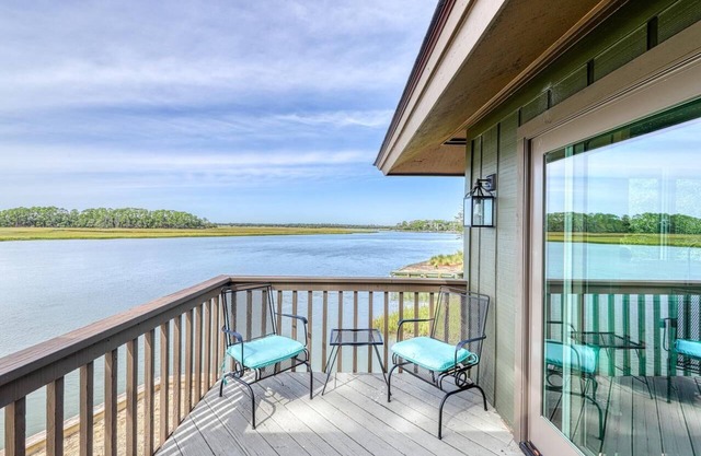 Incredible riverfront, gorgeous, renovated cottage in popular Inlet Cove