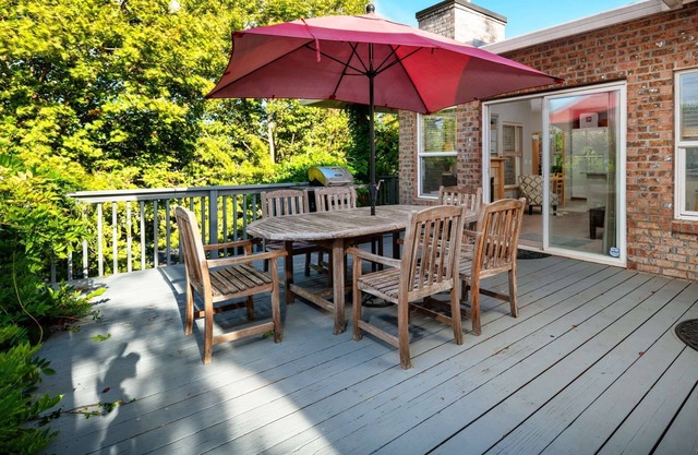 Incredible Suburban Escape, Open Floor Plan With Wooded Patio, 20 Min to Downtown, Close 2 Vineyards