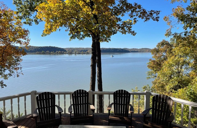 Incredible Views, Lakefront, Room for Everyone