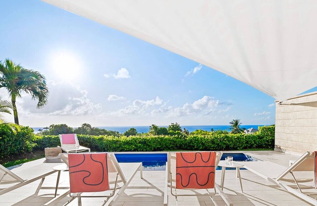 Incredible villa, beach club access - Whitehaven