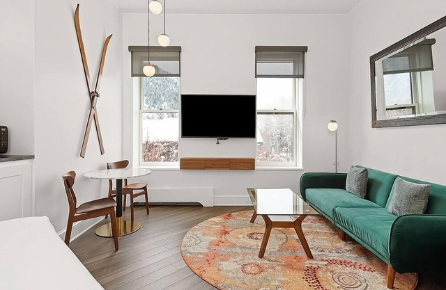 Independence Square 202 | Hotel Room Over-looking the Mall and Aspen Mountain