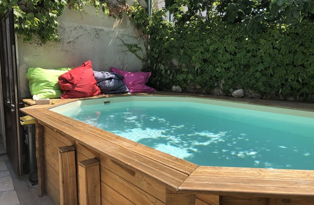 Independent house with garden and swimming pool, sleeps 10