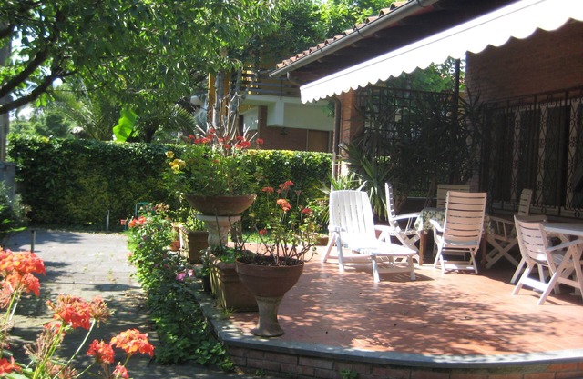 Independent villa with fully enclosed garden three bedrooms and two bathrooms,