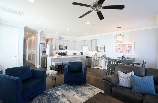 Indigo House - Gorgeous 3 King Suites + Loft!