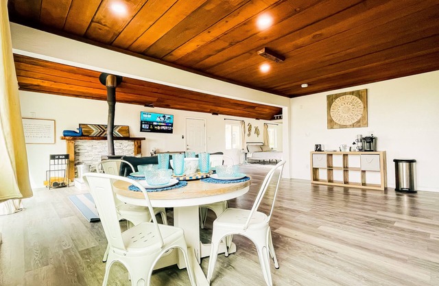 Indoor heated pool ocean views. Fishing short walk away. Pet Friendly!