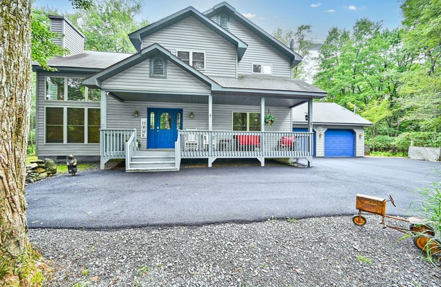 Indoor Pool/HotTubnGameRoom/Ski Resortsn4BR #1 Community in the Heart of Poconos