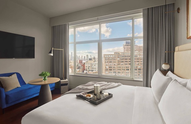 Indulge in Home-Like Comfort! Rooftop Pool, Pets Allowed, Near Brooklyn Bridge