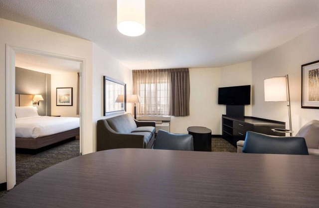 Indulge in Home-Like Comfort! 4 Posh Units, Near Museum of Biblical Art