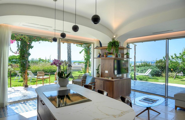 INFINITY POOL SEA VIEW EXECUTIVE VILLA