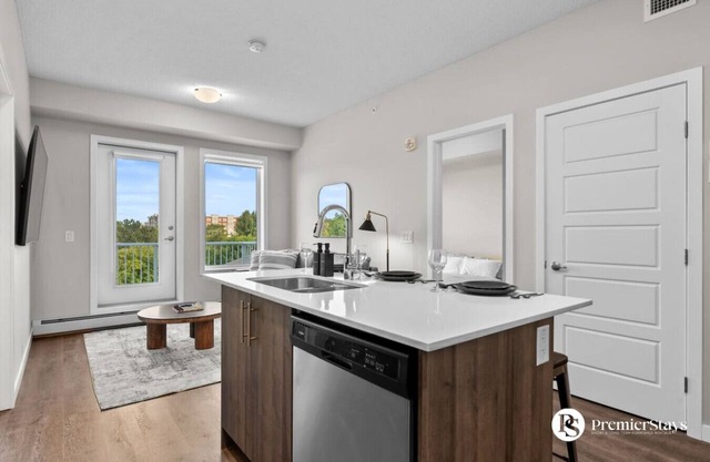 Inglewood Luxury King Bed Parking Netflix#15