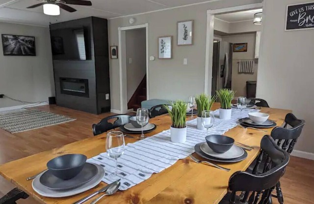 Inland Breeze, 10 min to GOTL, 10 to SPIRE, 🍷, 🐟