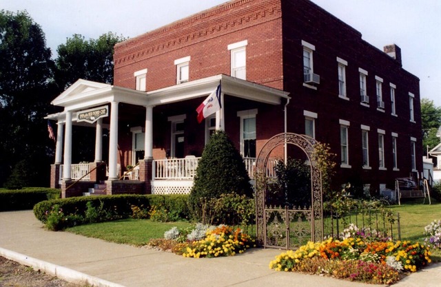 Inn of the Six-Toed Cat