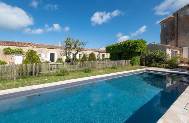 Insolite! Stay in a monument with all comfort and heated pool