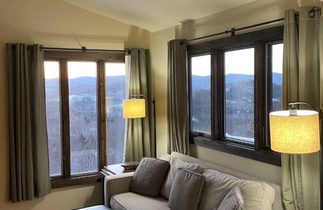 Inviting 2-bedroom chalet with views in Warren - Perfect for a cozy getaway