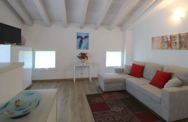 Iris Apartment in Padova Est a few km from Venice and the Euganean Hills