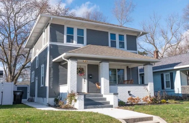 IRISH COVE GETAWAY! Walk to Notre Dame! Host a Tailgate with 2 homes!