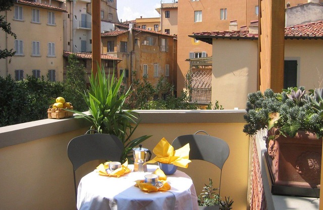 Irresistible Ponte Vecchio Area! Sweet Terrace-AC-Historic Location-5 Stars!