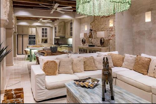 IsaLuna Luxury House