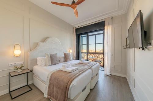 ISG Apartments Modern atticpool at the CathedralFree parking