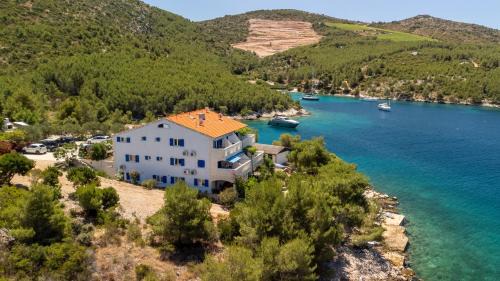 Island Breeze M - ZF Hvar