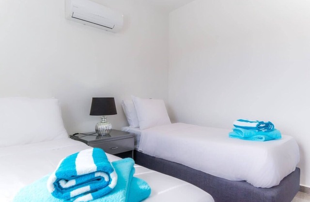 "Island Hideaway" Experience the Magic of Dushi Local Style