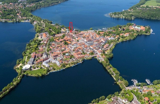 Island nest - in the middle of the city island