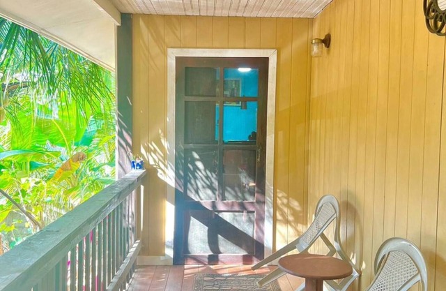 Island Style Home, low key rental