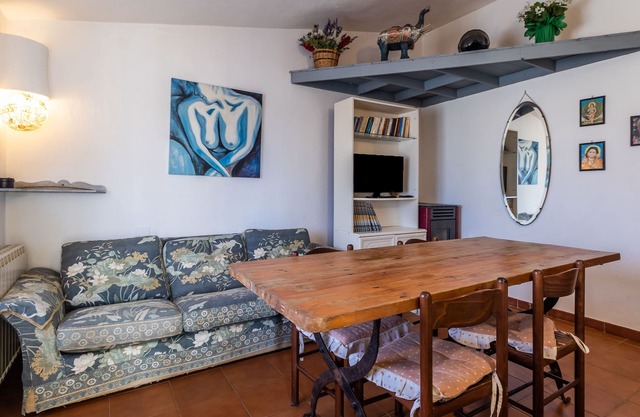 Apartment La casa di Maurizio with Sea View, Balcony & Wi-Fi