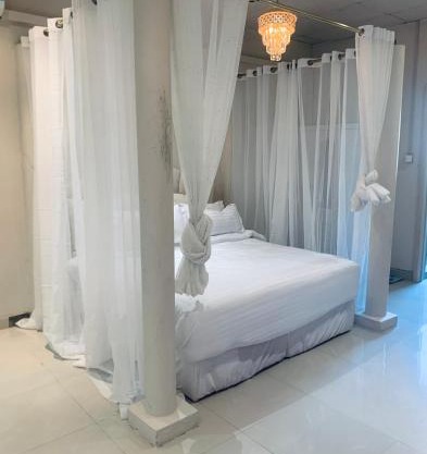 Ivory Room Lableva Court