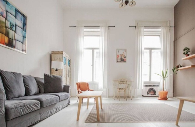 József Nagy H1 · ★Central | New Apt | Netflix | WiFi | Kitchen