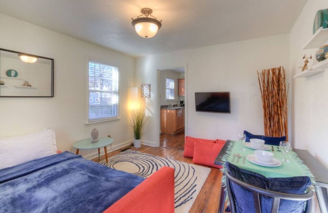 J 84 #1 · Jolly Jefferson Ave - Walk to the best of Midtown!