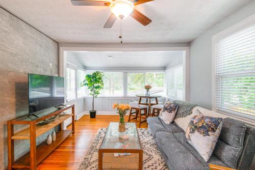 Jacksonville Apartment with Private Patio Near NAS!