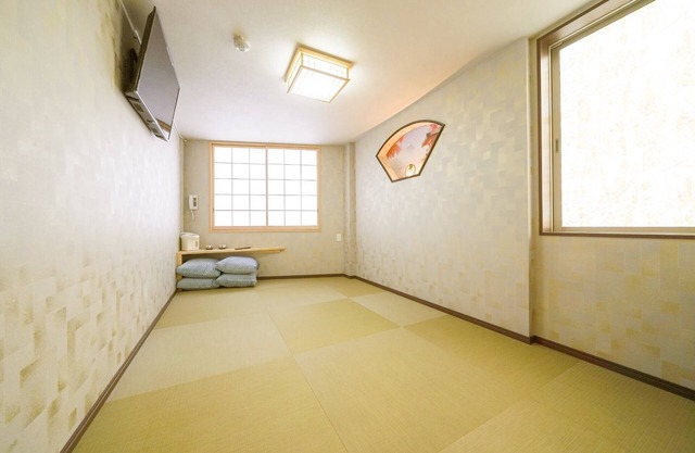 Japanesestyle quadruple room close to Nishikujo /Osaka Ōsaka