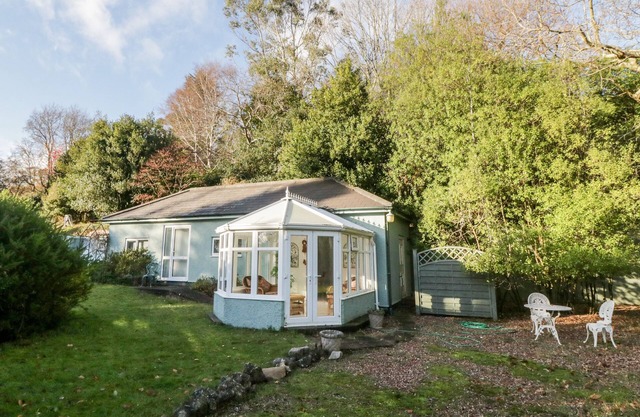 JASMINE AT MAGNOLIA LAKE, romantic, with a garden in Dawlish