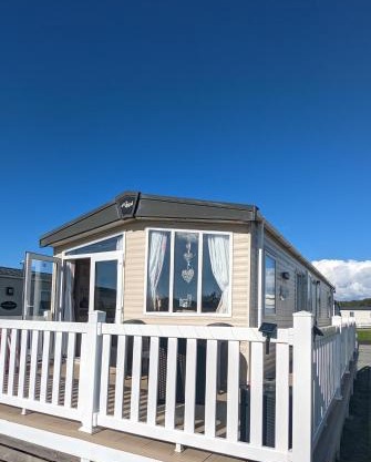 Jenny and Jamie's holiday home on the edge