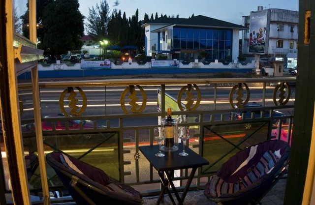 Jesiwa B's Little Palace