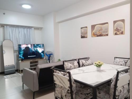 JFam Suites Allegra Condo with Balcony, FREE Parking
