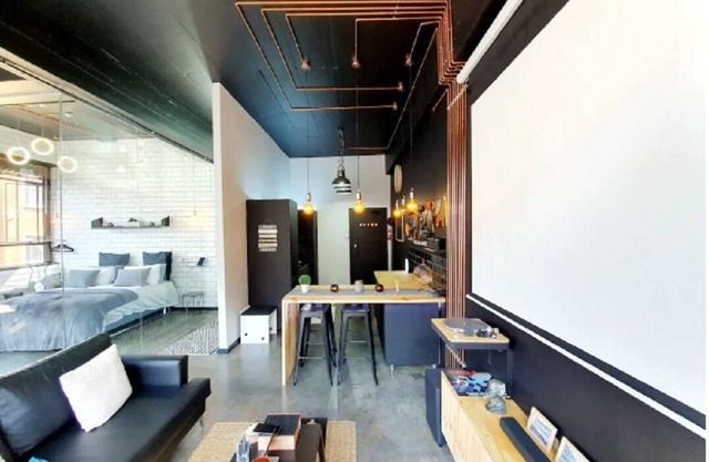 Johonnesburg's Industrial New York Suite