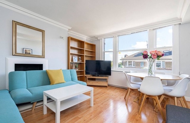 JOIVY Bright apt in West Hampstead