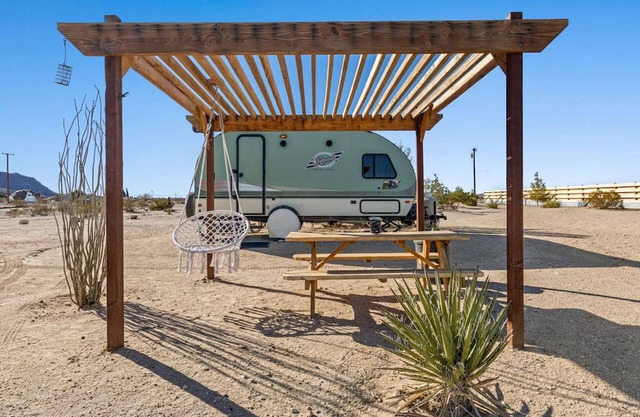 Joshua Tree Village Campground - Glamping Retreat