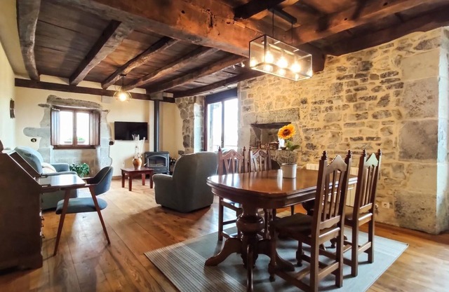 Juansarenea -Suzar: Spacious, cozy house with views in Navarre