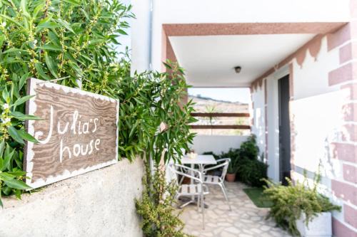 Julia's Holiday House